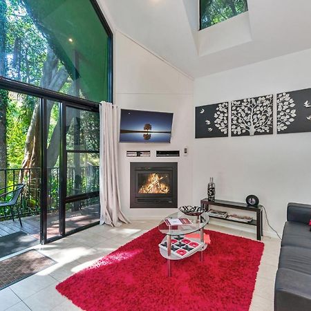 Chalet On Gallery Walk - King Bed, Spa, Fireplace, Wifi & Netflix, Linger A While ภูเขาแทมโบรีน ภายนอก รูปภาพ
