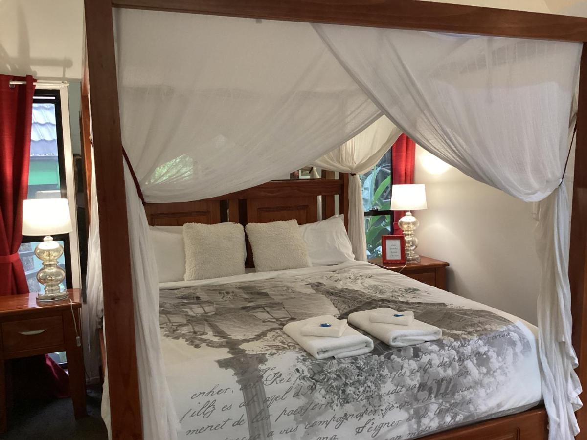 Chalet On Gallery Walk - King Bed, Spa, Fireplace, Wifi & Netflix, Linger A While ภูเขาแทมโบรีน ภายนอก รูปภาพ