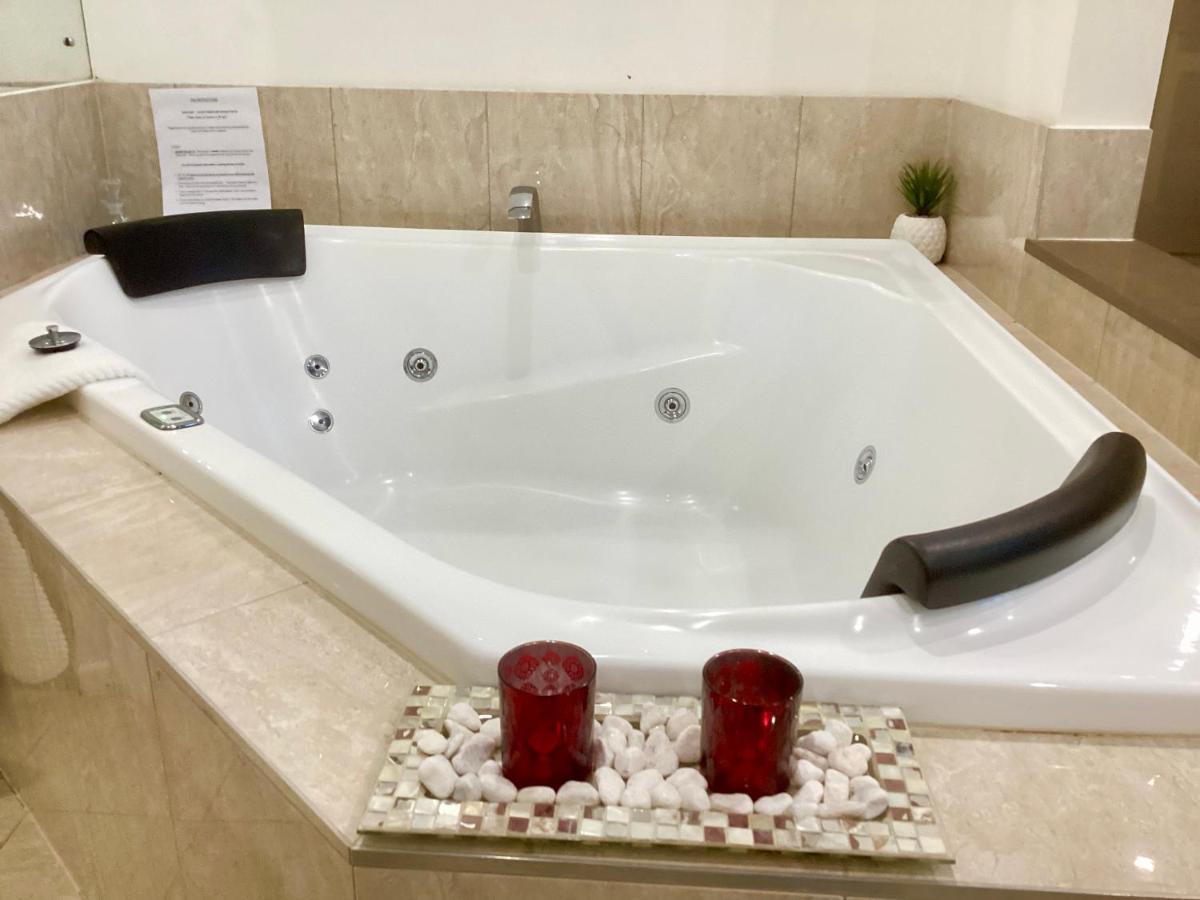 Chalet On Gallery Walk - King Bed, Spa, Fireplace, Wifi & Netflix, Linger A While ภูเขาแทมโบรีน ภายนอก รูปภาพ