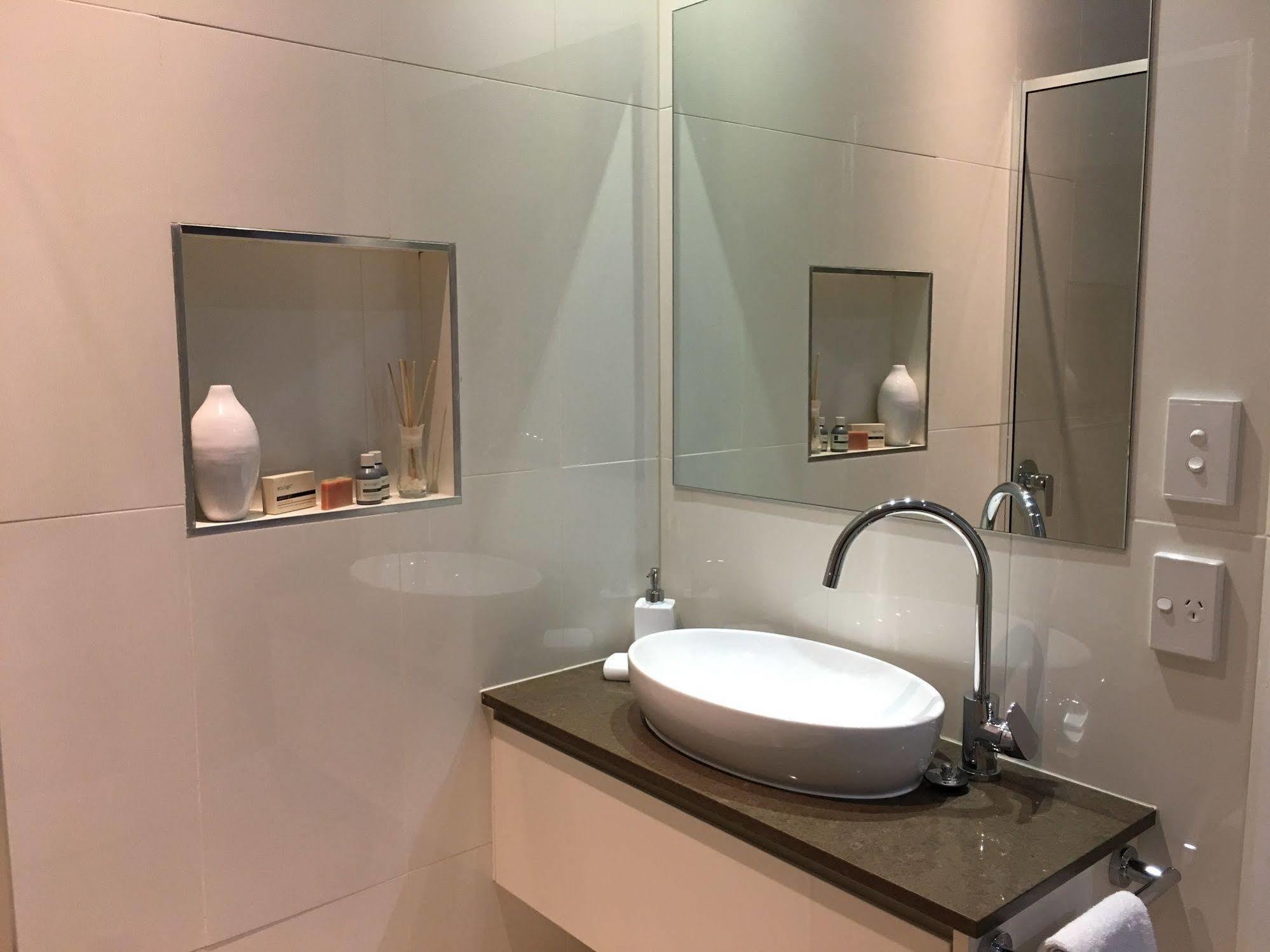 Chalet On Gallery Walk - King Bed, Spa, Fireplace, Wifi & Netflix, Linger A While ภูเขาแทมโบรีน ภายนอก รูปภาพ