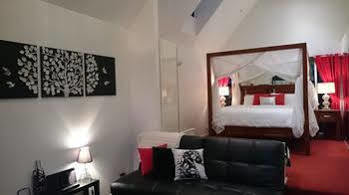 Chalet On Gallery Walk - King Bed, Spa, Fireplace, Wifi & Netflix, Linger A While ภูเขาแทมโบรีน ภายนอก รูปภาพ